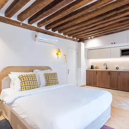 Holidaysinparis - Bourg Tibourg * Paris