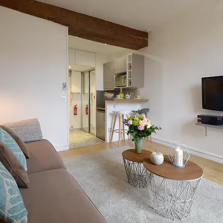 Holidaysinparis - Bourg Tibourg